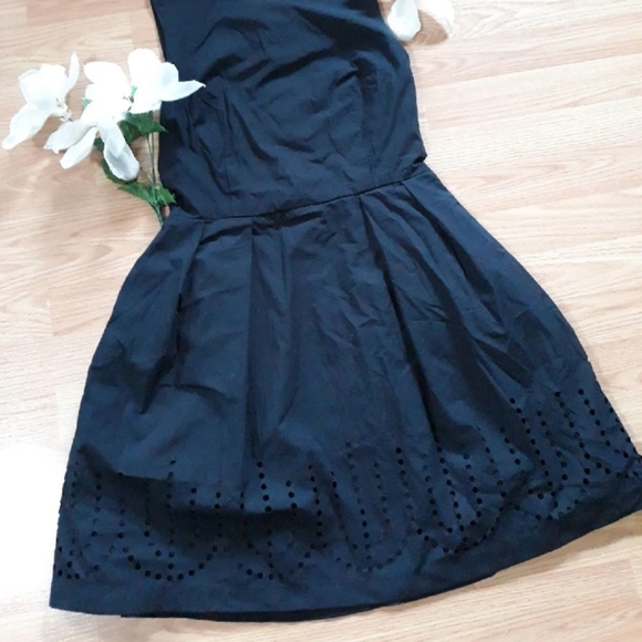 GAP black laser dress Size 4 - Picture 3 of 6